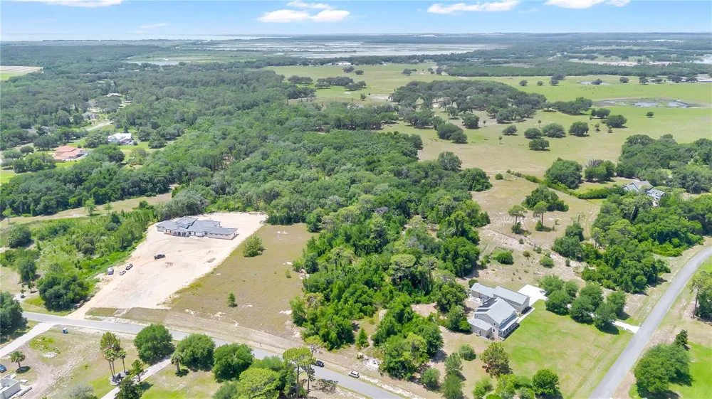 GRAND OAK LANE Tavares, FL 32778