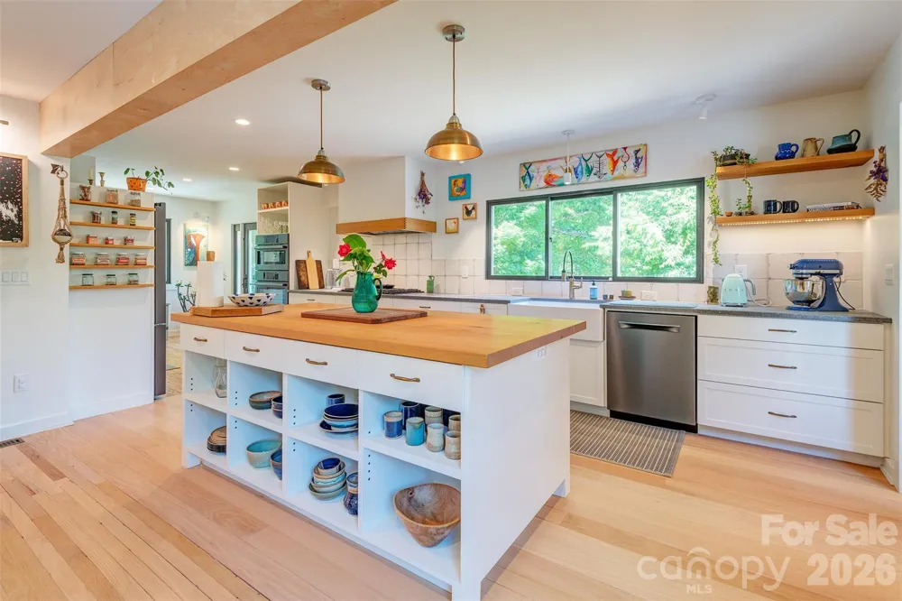 136 Graveyard Road Fairview, NC 28730