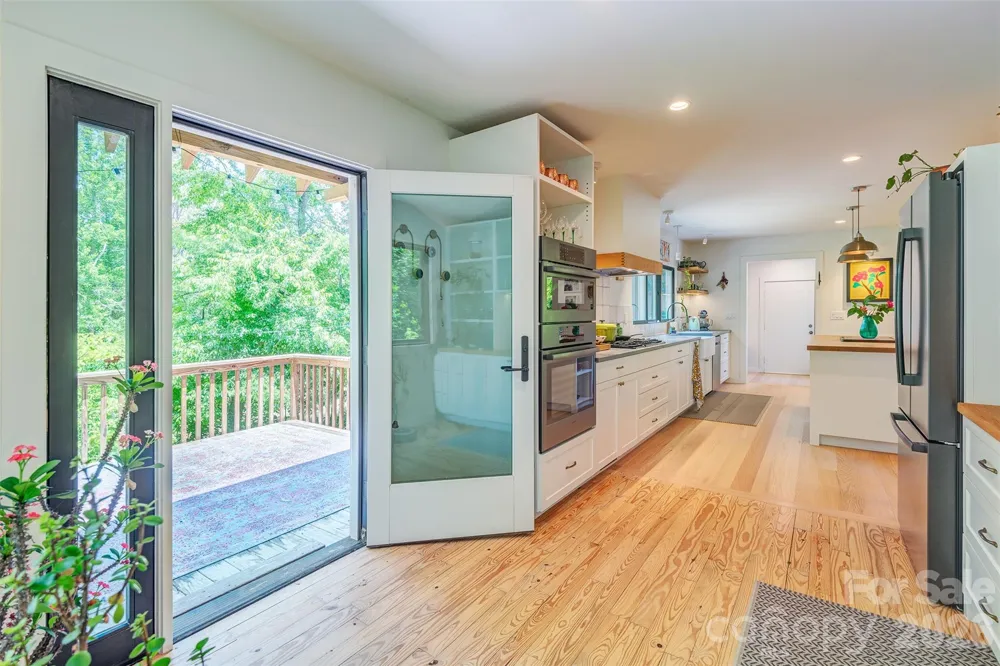 136 Graveyard Road Fairview, NC 28730
