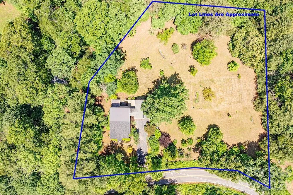 136 Graveyard Road Fairview, NC 28730