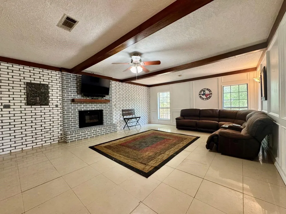 969 County Road 1050 Woodville, TX 75979