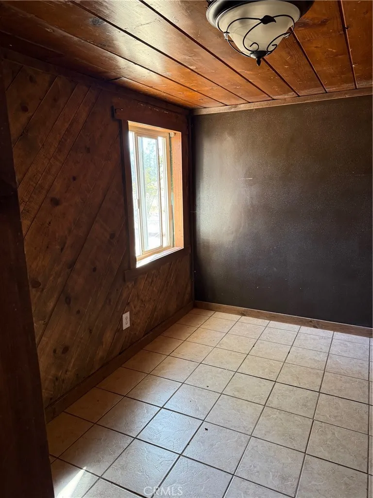 16100 Navajo Road Apple Valley, CA 92307