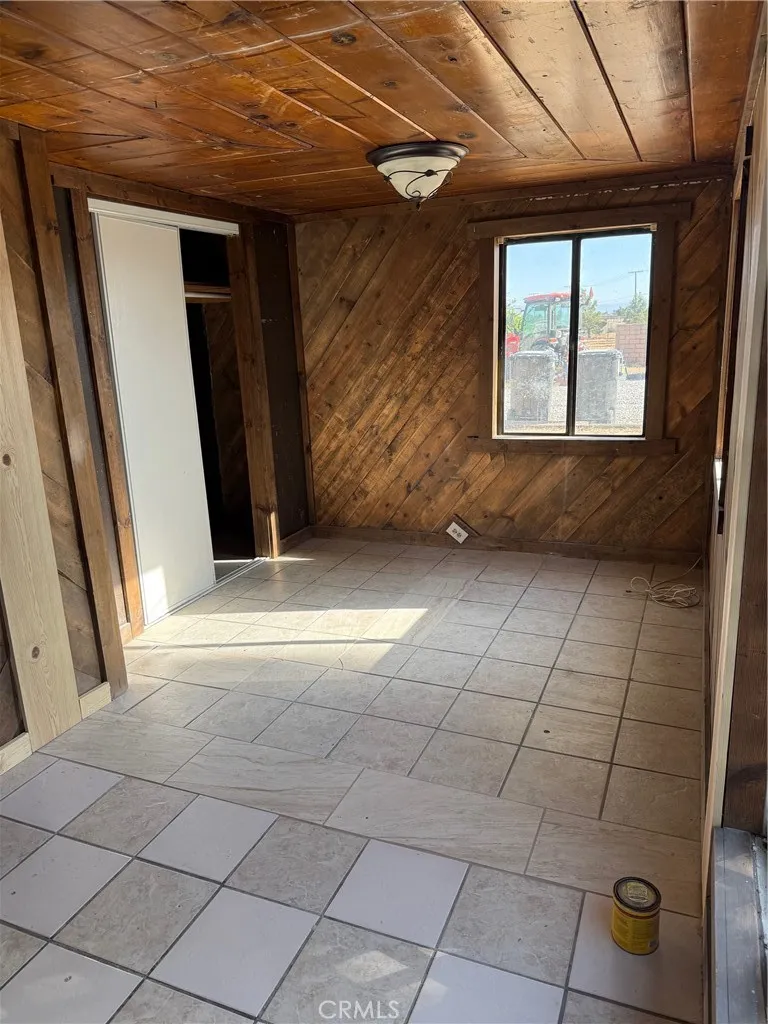 16100 Navajo Road Apple Valley, CA 92307