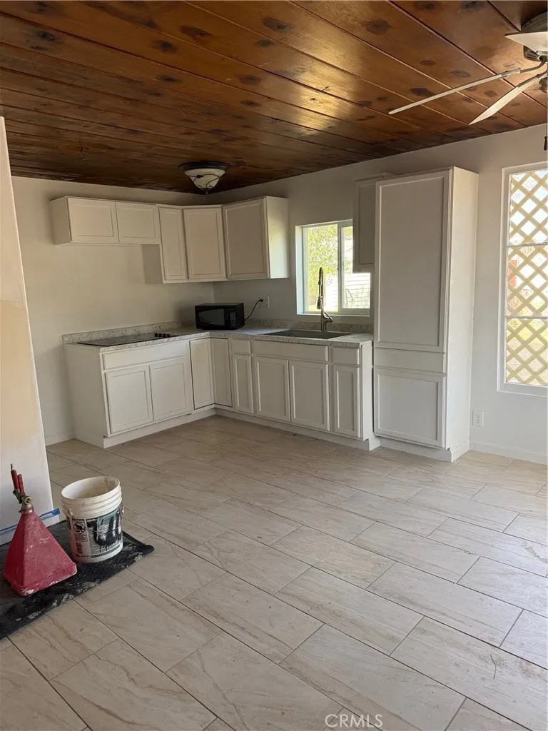 16100 Navajo Road Apple Valley, CA 92307