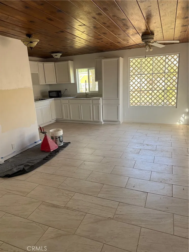 16100 Navajo Road Apple Valley, CA 92307