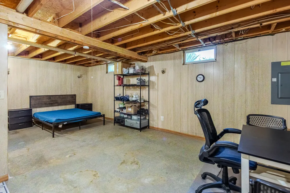 65 W Hallett Street Hillsdale, MI 49242