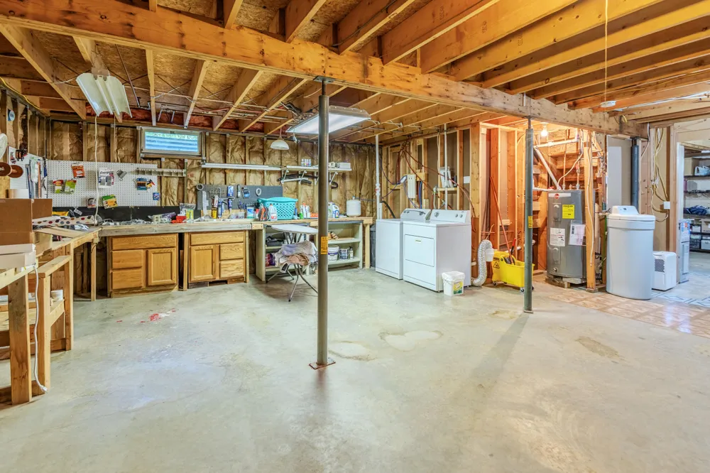 65 W Hallett Street Hillsdale, MI 49242