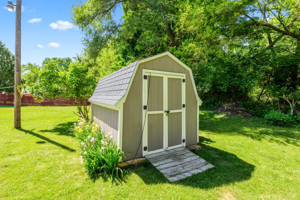 65 W Hallett Street Hillsdale, MI 49242
