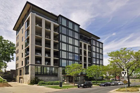 301 Kenwood Parkway #302