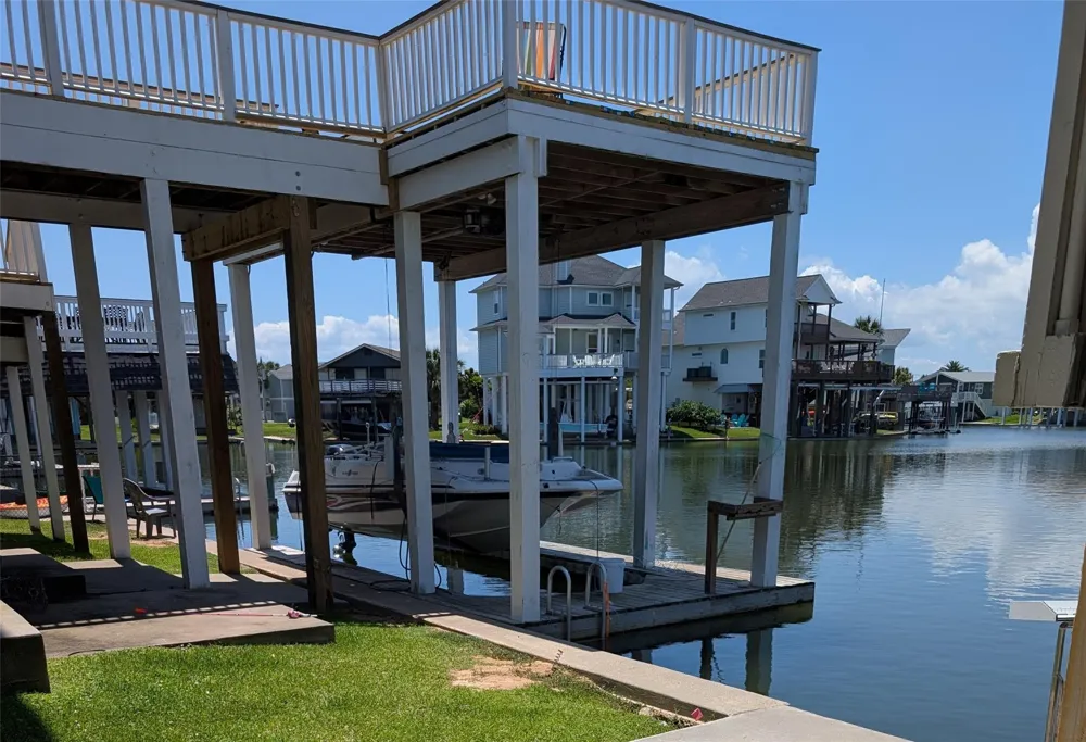 16528 Tortuga Way Jamaica Beach, TX 77554