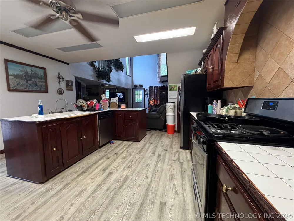 13 Wildflower Road Eufaula, OK 74432