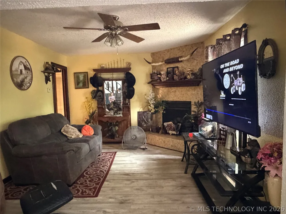 13 Wildflower Road Eufaula, OK 74432