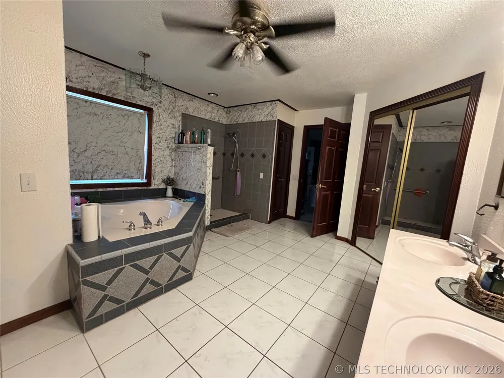 13 Wildflower Road Eufaula, OK 74432