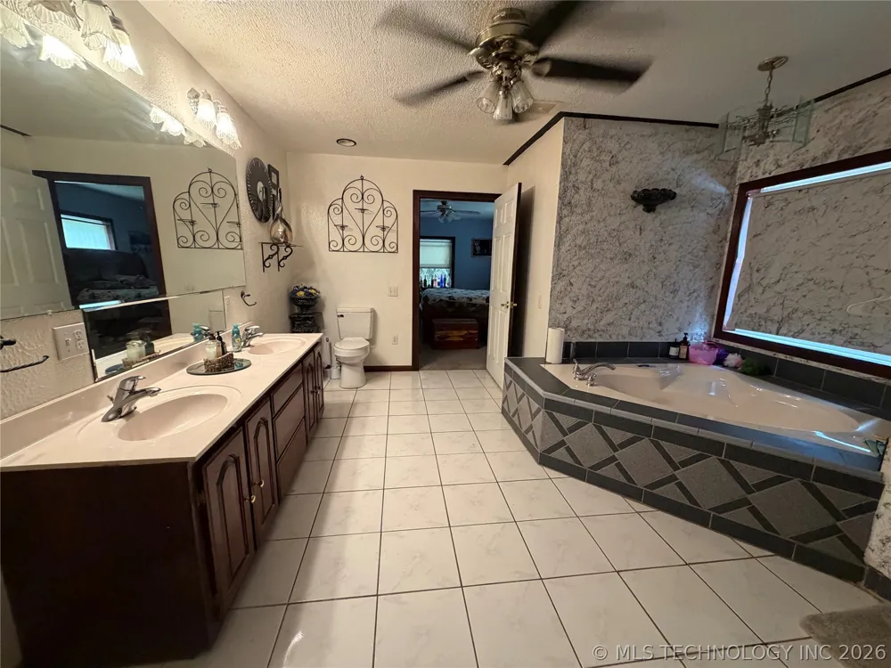 13 Wildflower Road Eufaula, OK 74432