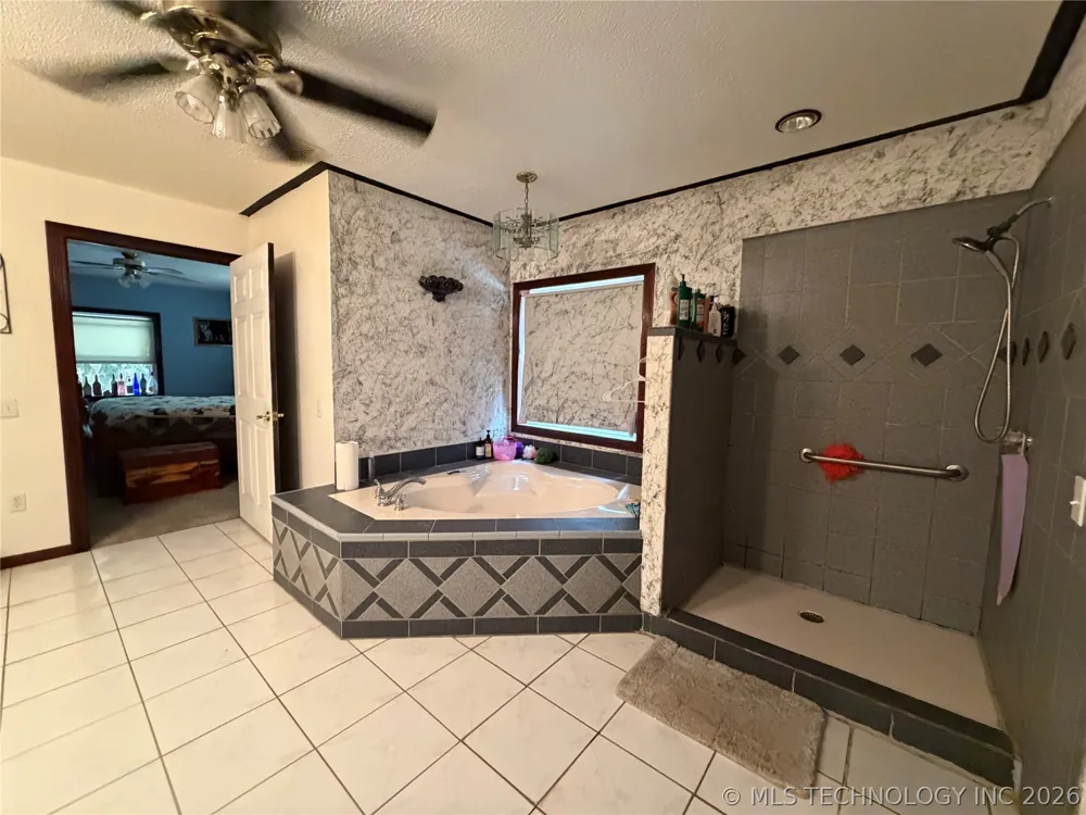 13 Wildflower Road Eufaula, OK 74432