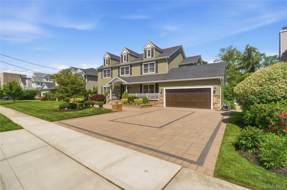 27 Davison Place Rockville Centre, NY 11570