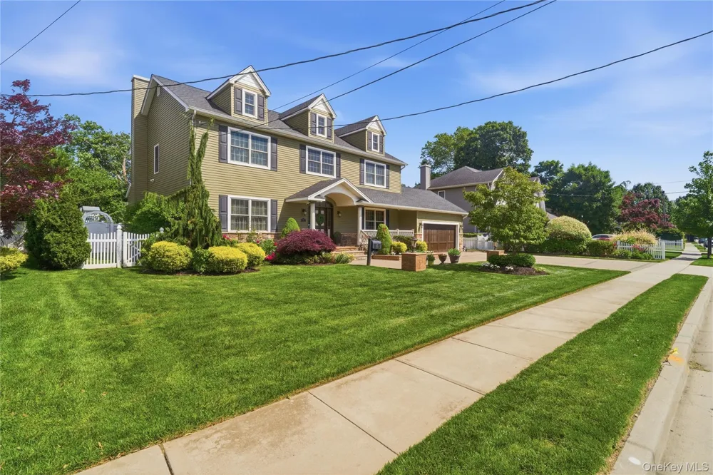 27 Davison Place Rockville Centre, NY 11570