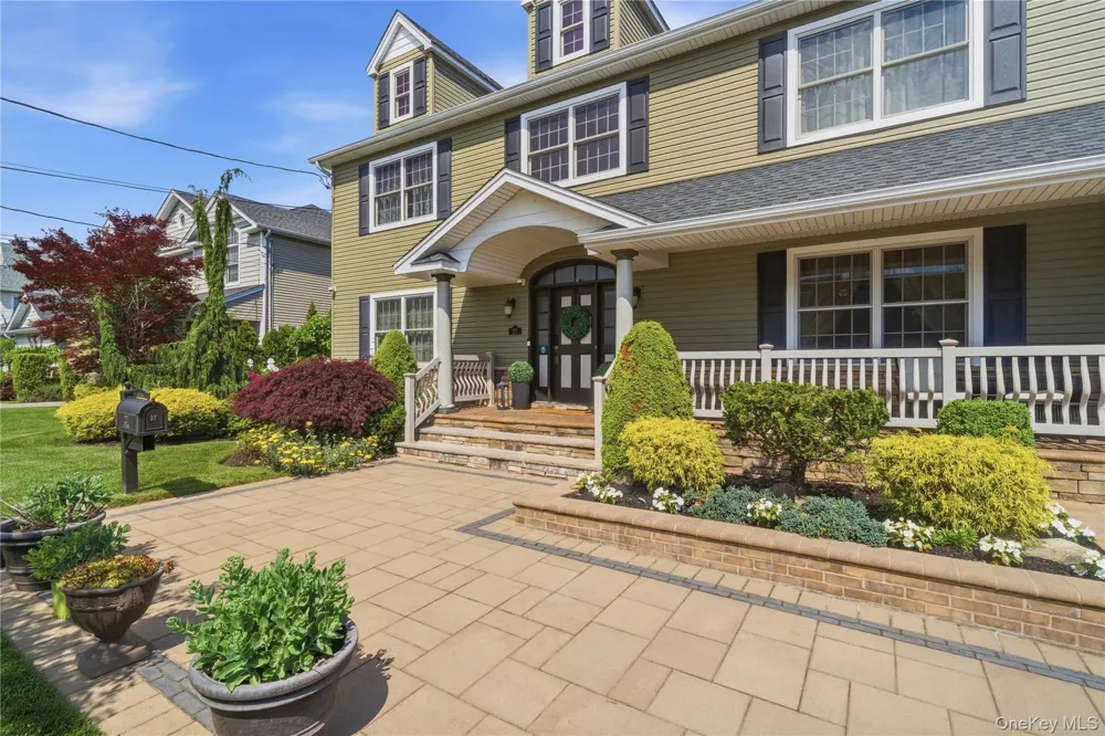 27 Davison Place Rockville Centre, NY 11570