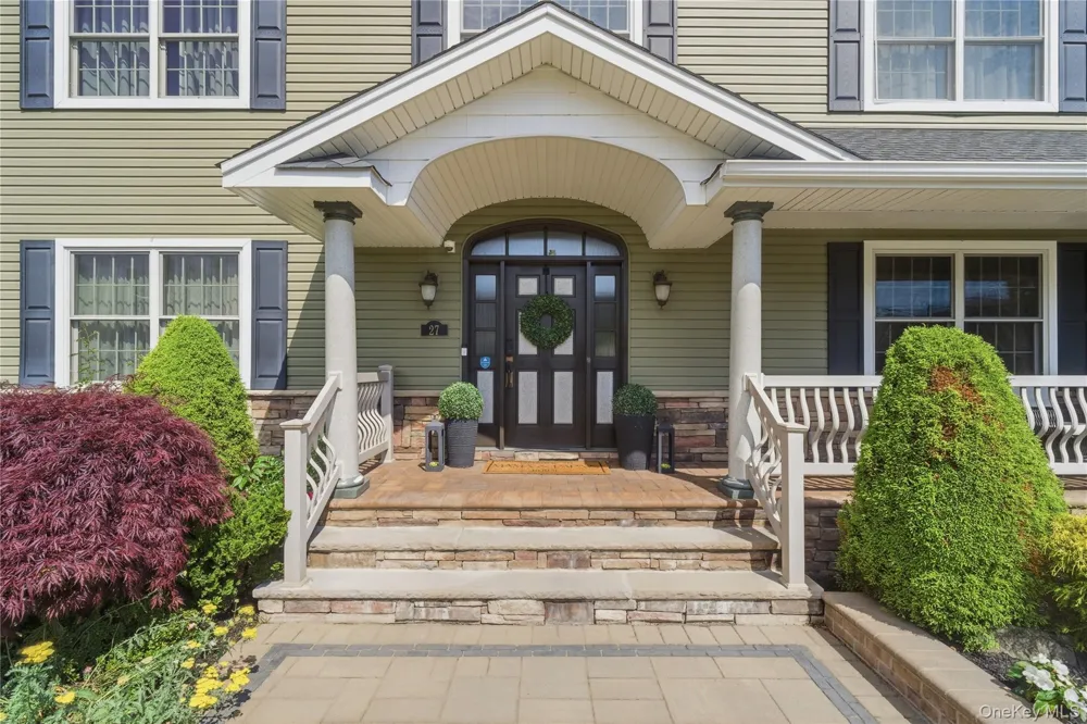 27 Davison Place Rockville Centre, NY 11570
