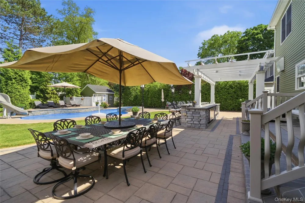 27 Davison Place Rockville Centre, NY 11570