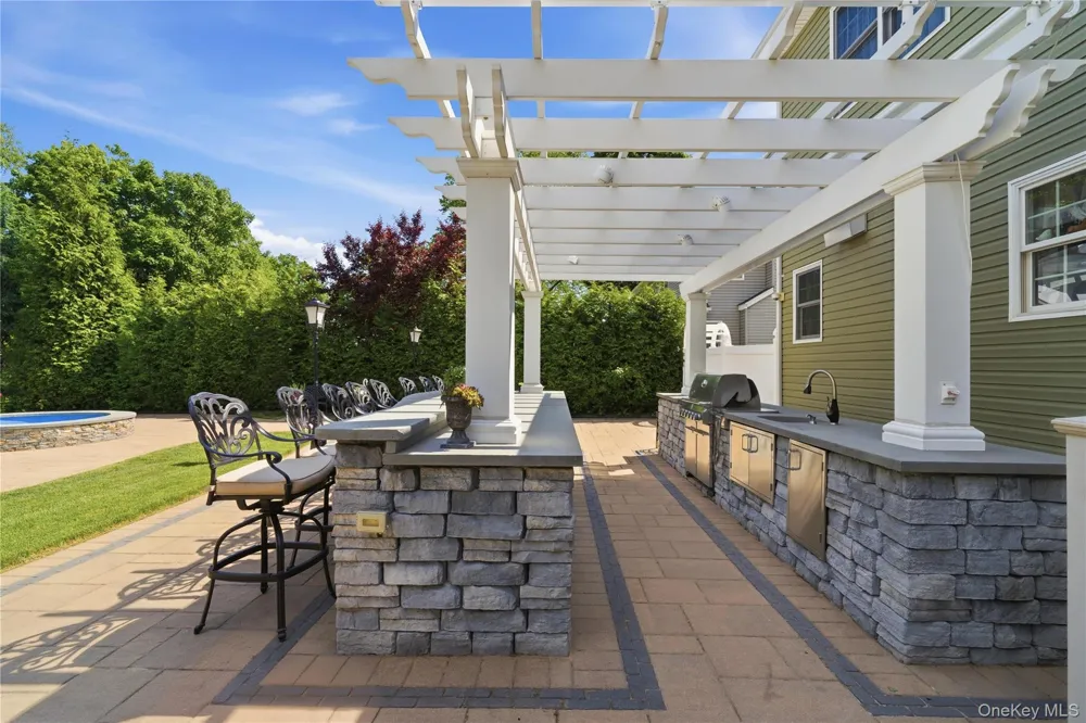 27 Davison Place Rockville Centre, NY 11570