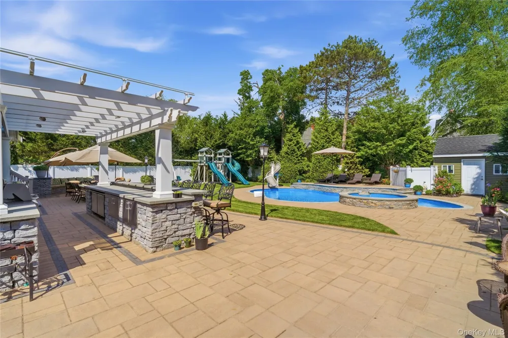 27 Davison Place Rockville Centre, NY 11570