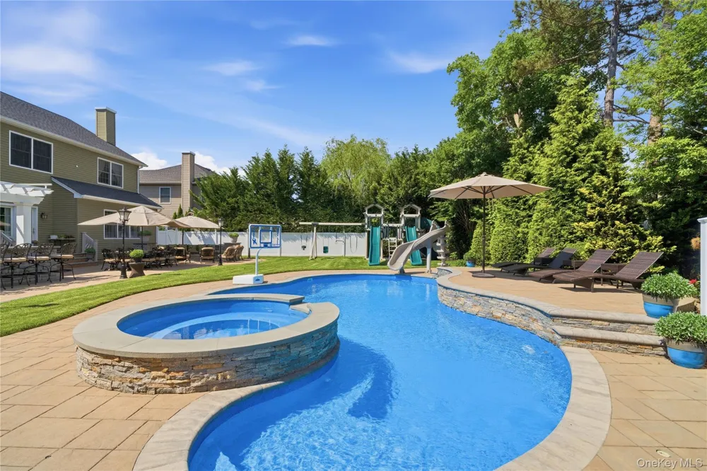 27 Davison Place Rockville Centre, NY 11570