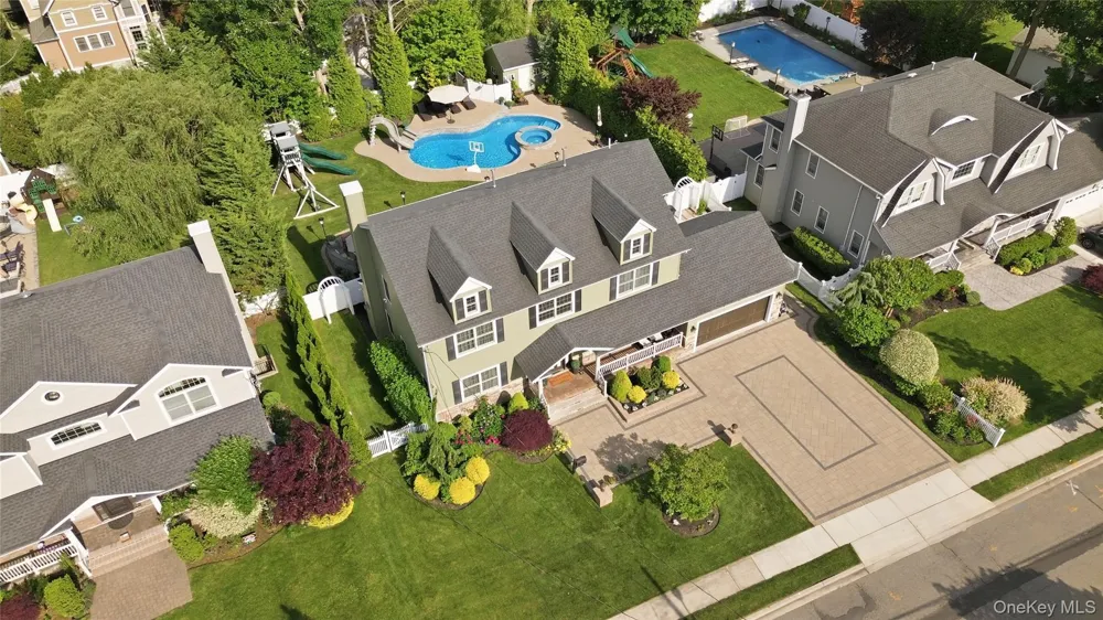 27 Davison Place Rockville Centre, NY 11570