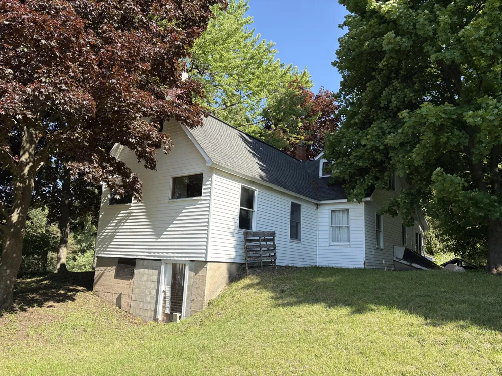 8819 Erdman Road Onekama, MI 49675