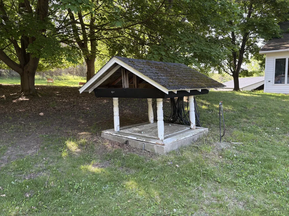 8819 Erdman Road Onekama, MI 49675