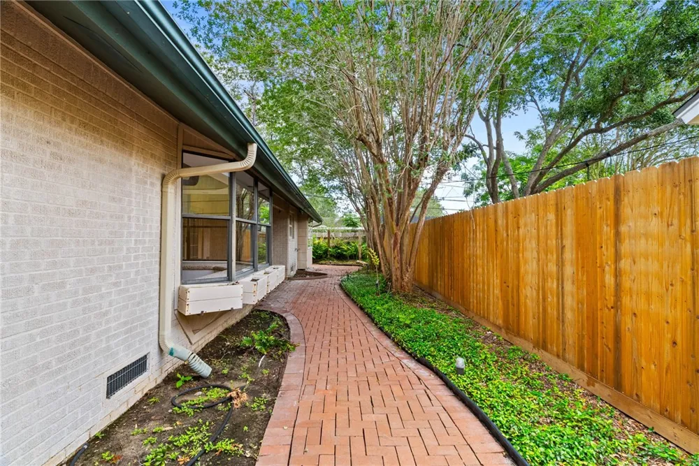 457 Delaine Drive Corpus Christi, TX 78411