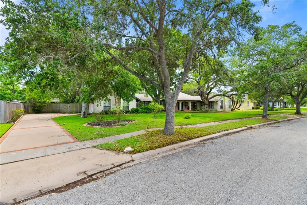 457 Delaine Drive Corpus Christi, TX 78411