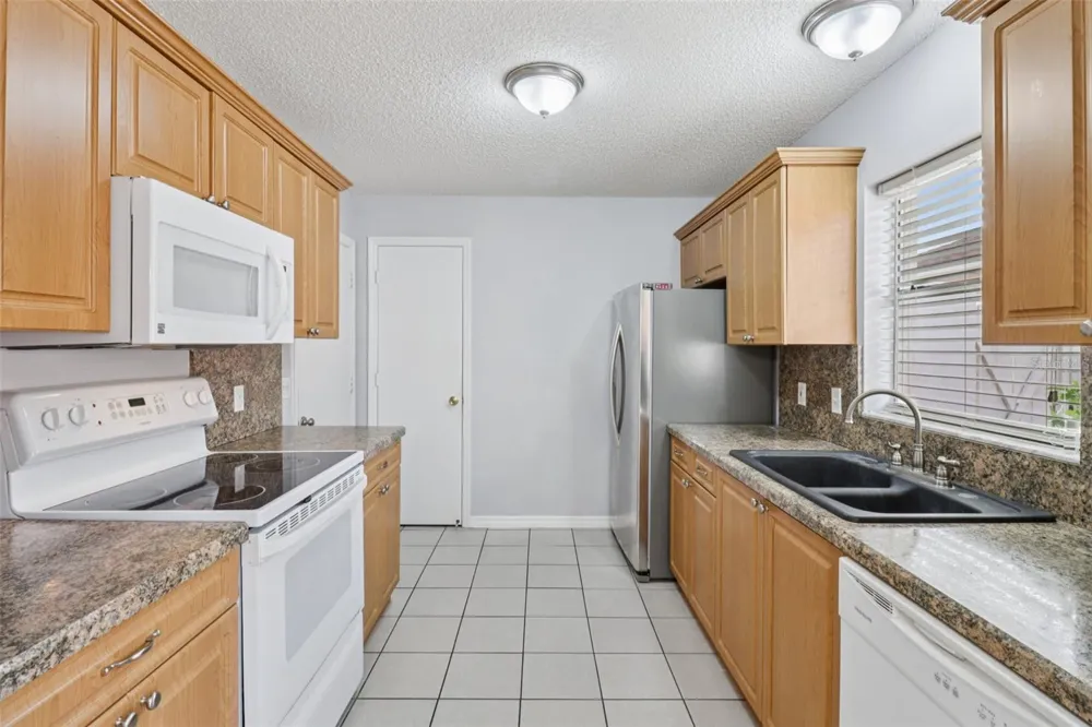 914 MENDOZA BOULEVARD Lady Lake, FL 32159