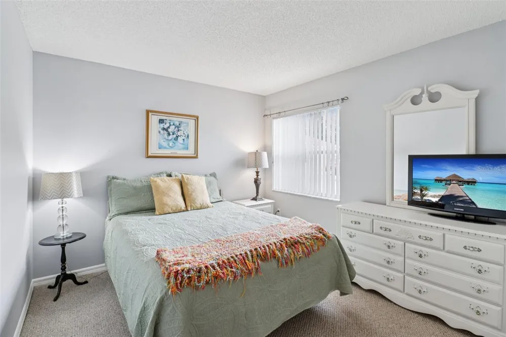 914 MENDOZA BOULEVARD Lady Lake, FL 32159
