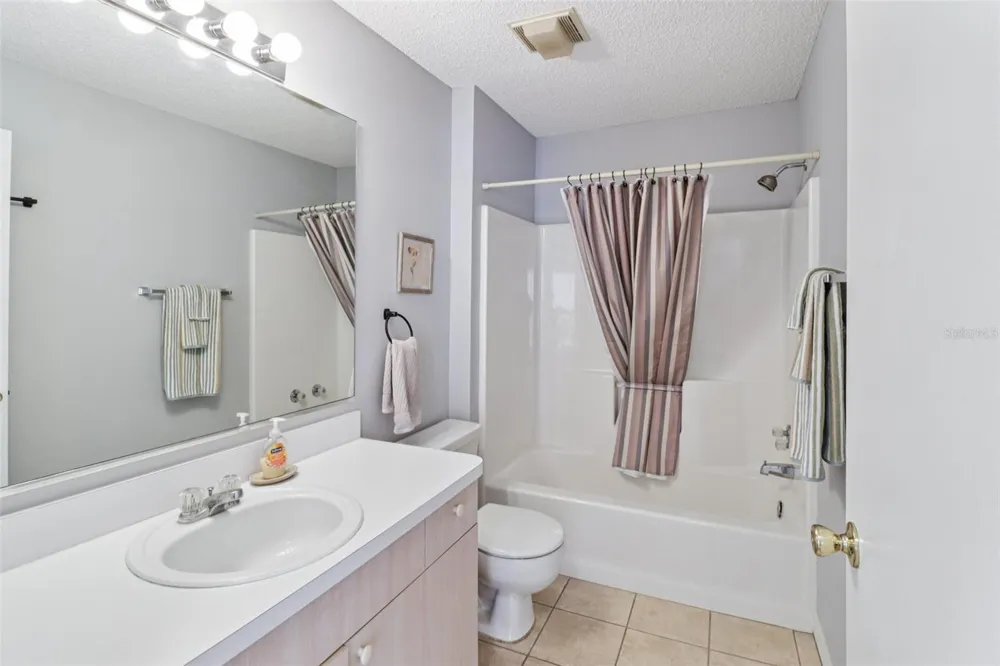 914 MENDOZA BOULEVARD Lady Lake, FL 32159
