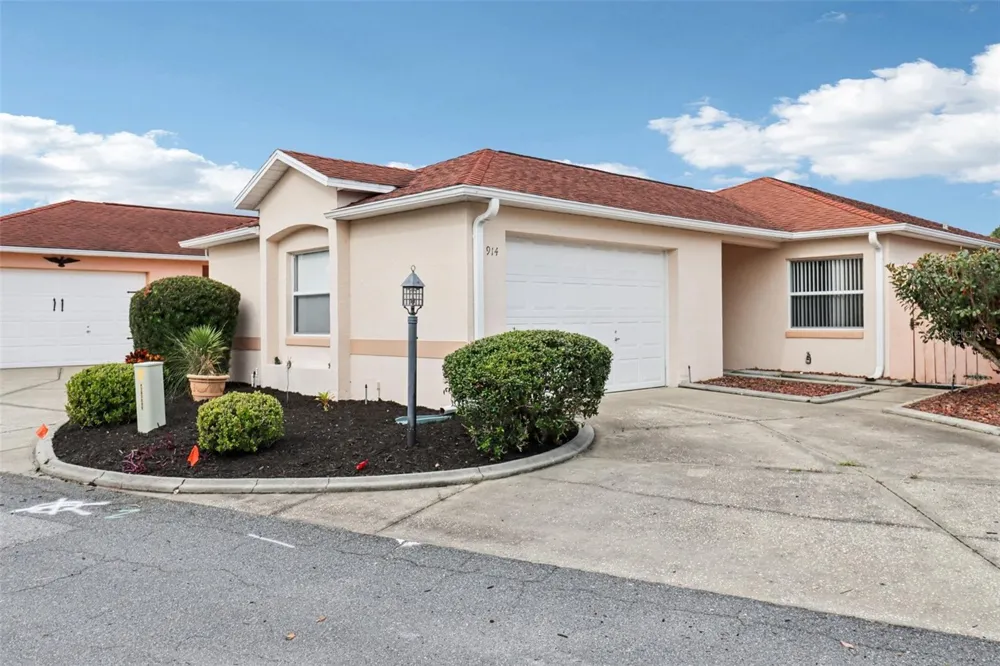 914 MENDOZA BOULEVARD Lady Lake, FL 32159