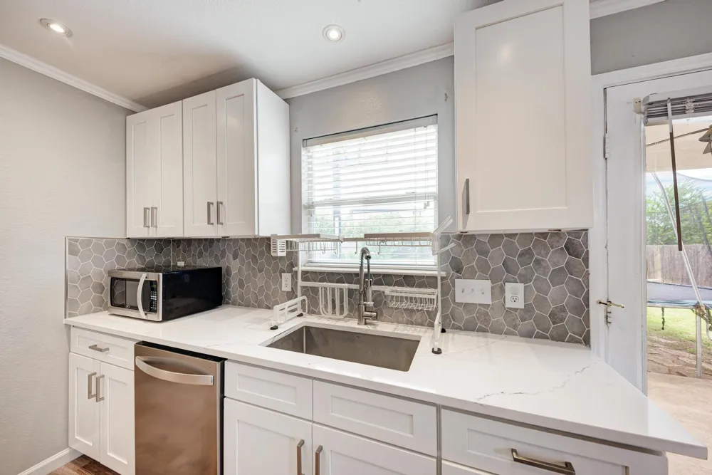 913 Whitley Drive Leander, TX 78641