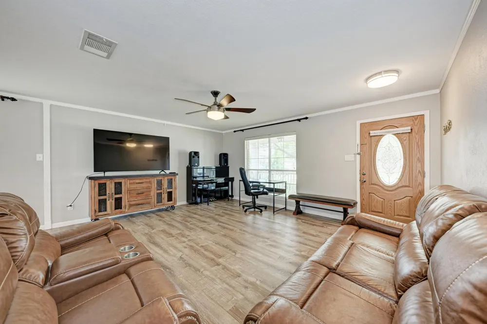 913 Whitley Drive Leander, TX 78641
