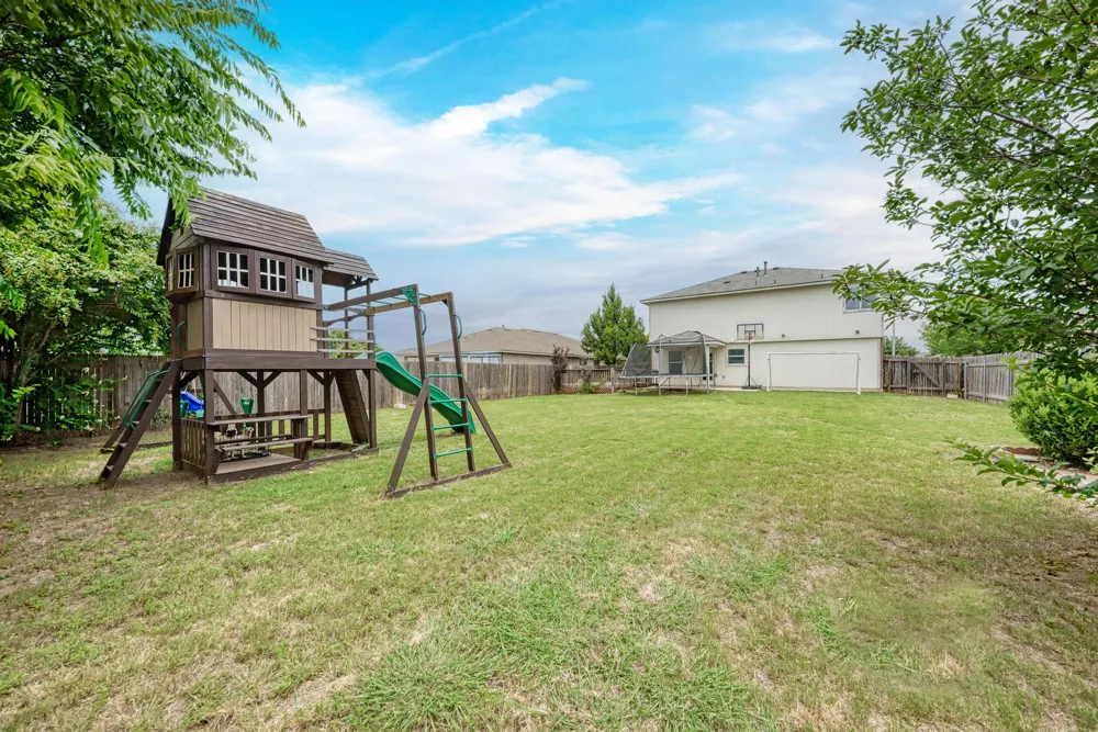 913 Whitley Drive Leander, TX 78641