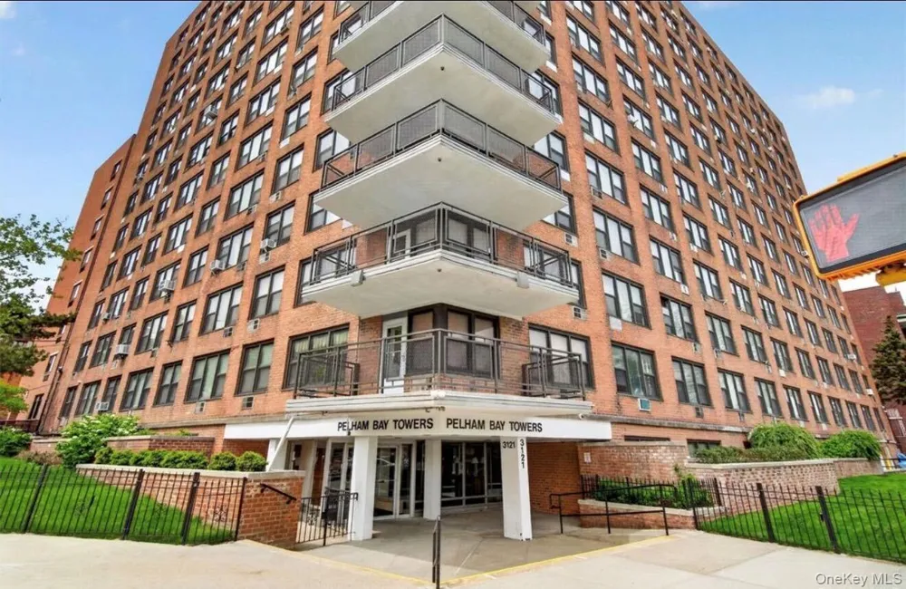 3121 Middletown Road #8A Bronx, NY 10461