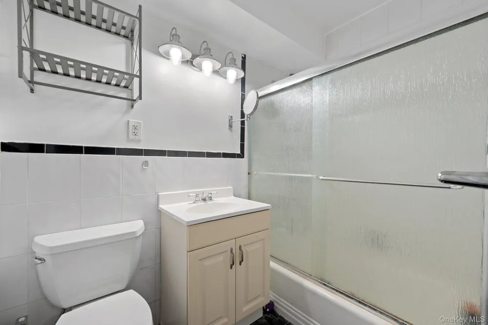 3121 Middletown Road #8A Bronx, NY 10461