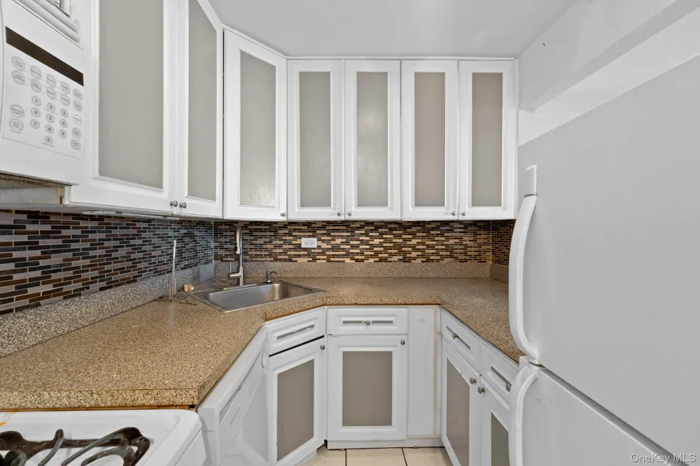 3121 Middletown Road #8A Bronx, NY 10461