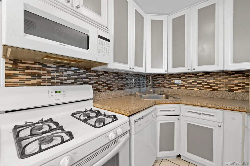 3121 Middletown Road #8A Bronx, NY 10461