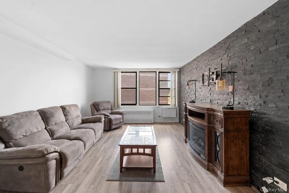 3121 Middletown Road #8A Bronx, NY 10461