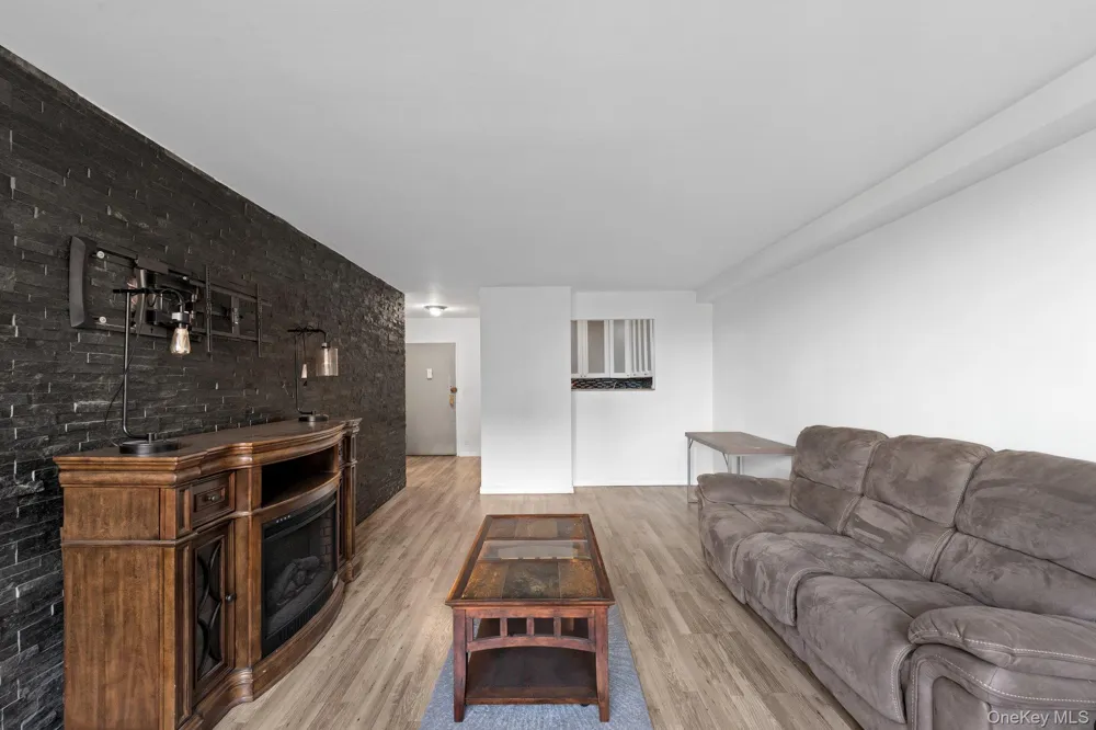 3121 Middletown Road #8A Bronx, NY 10461