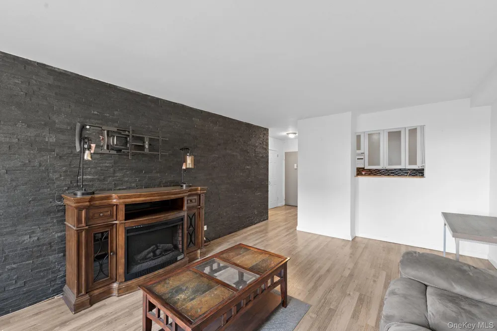 3121 Middletown Road #8A Bronx, NY 10461