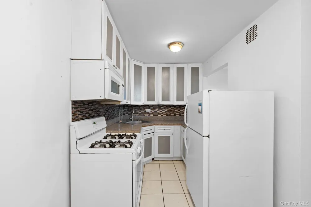 3121 Middletown Road #8A Bronx, NY 10461