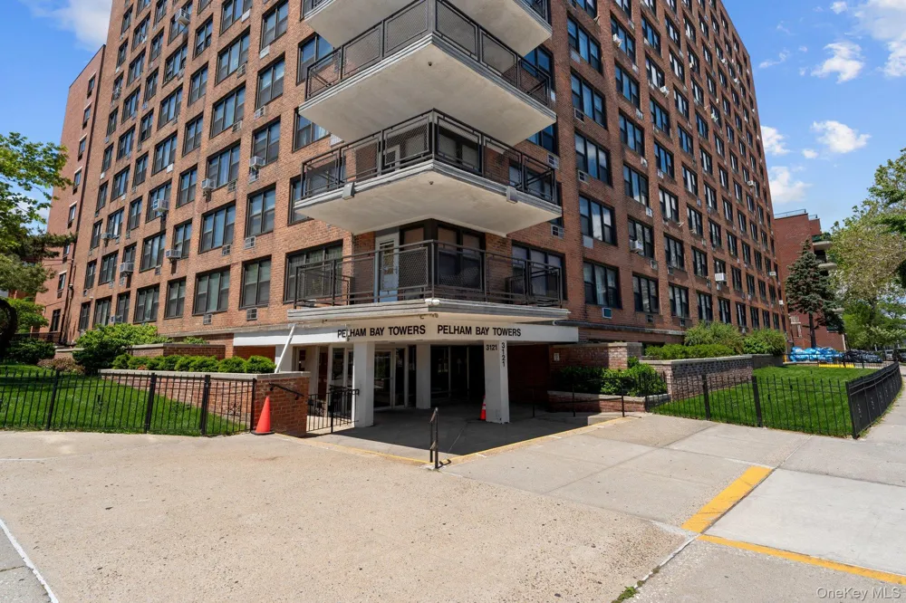 3121 Middletown Road #8A Bronx, NY 10461