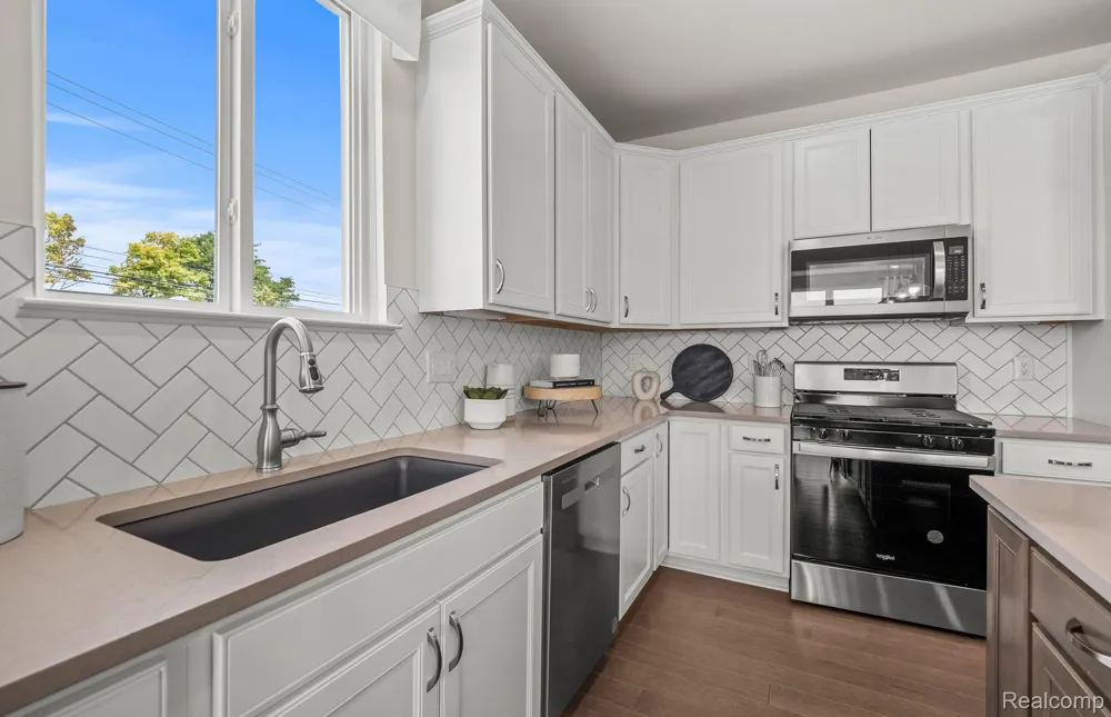 3032 Sheffield Circle Independence Charter Township, MI 48346