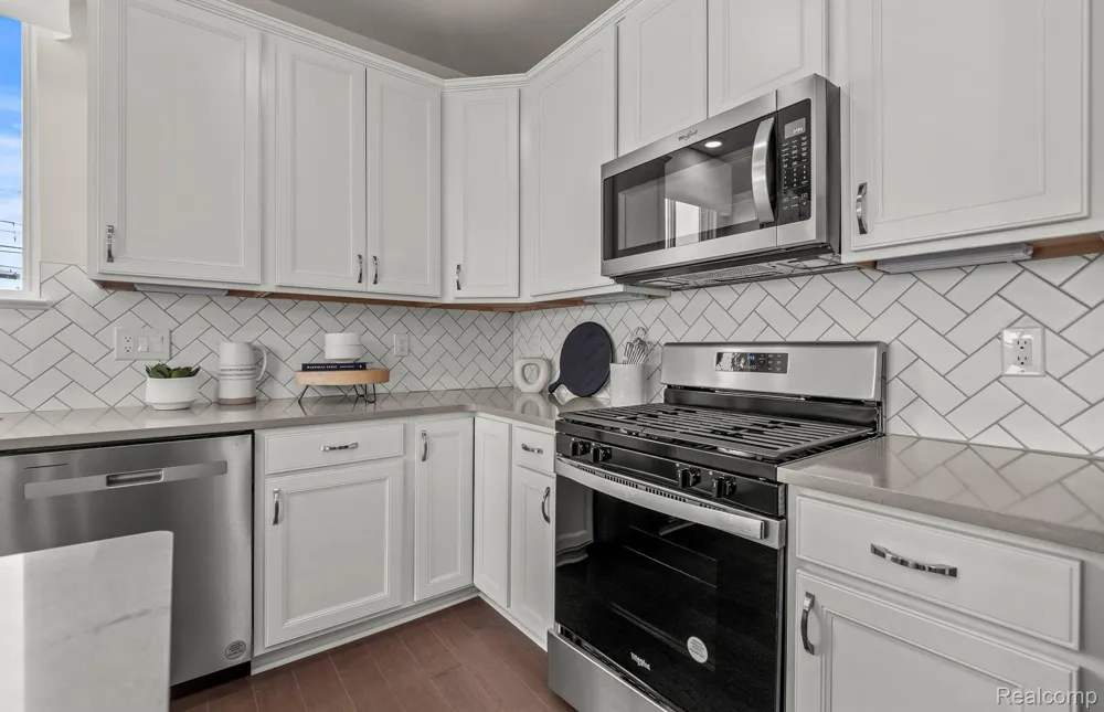 3032 Sheffield Circle Independence Charter Township, MI 48346